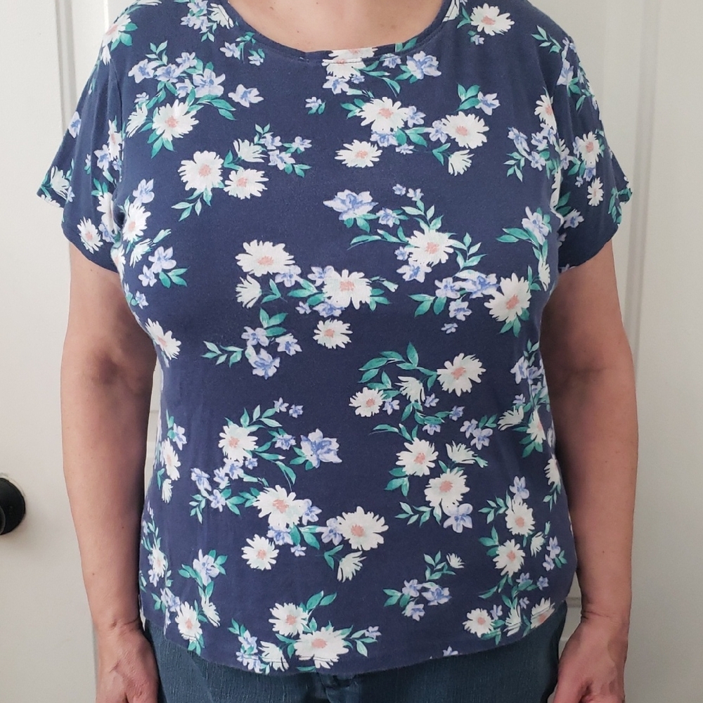Croft & Barrow Navy Floral Short Sleeve Top